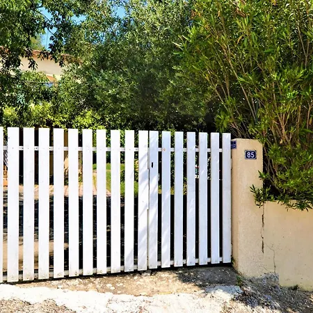 Holiday home Gorgeous Home In Laudun L Ardoise With Kitchen *