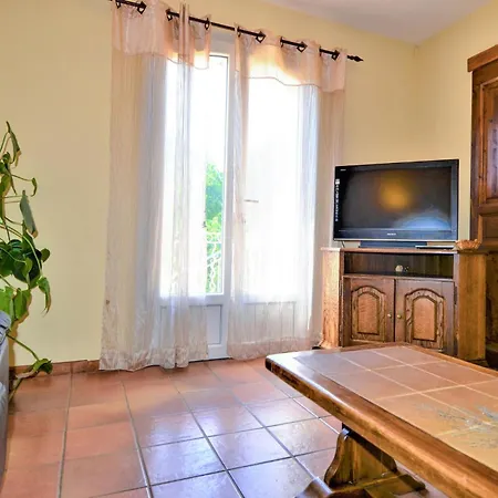Holiday home Gorgeous Home In Laudun L Ardoise With Kitchen