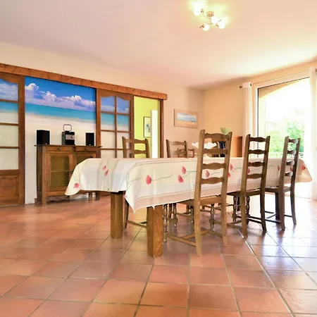 Feriehus Stunning In L Ardoise Laudun