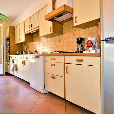 Holiday home Gorgeous Home In Laudun L Ardoise With Kitchen